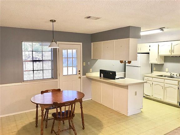3rd image of 5805 Crepe Myrtle Dr