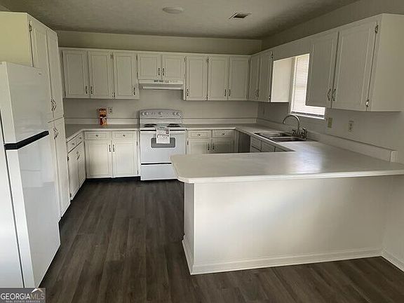 5th image of 129 Cherry St