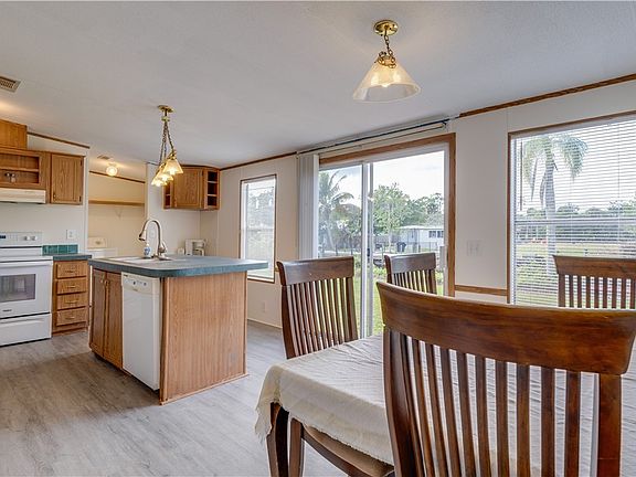 2nd image of 2253 Queen Anne Dr