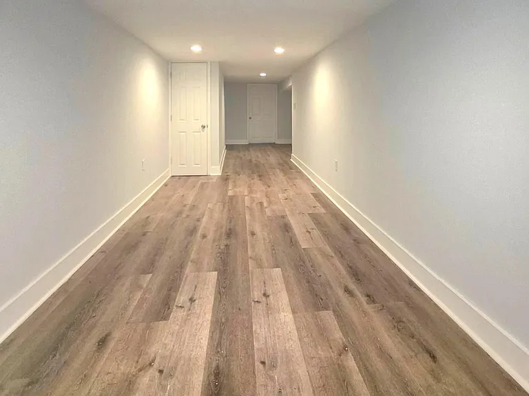 5515 Catharine St — Photo 15
