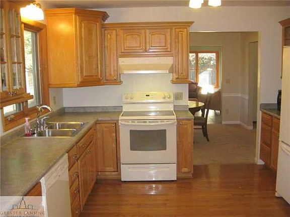 4th image of 5694 Woodmont Cir