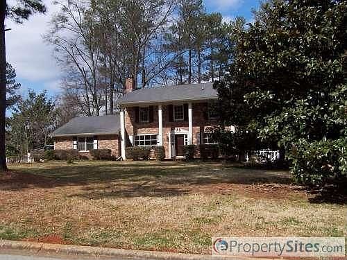 4th image of 2286 Country Club Dr SE