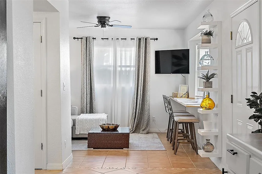 2 bed, 1.0 bath, 950 sqft, $2,500 — Photo 2