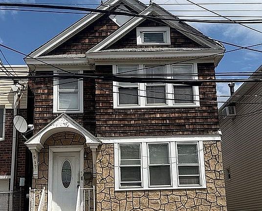 3rd image of 5-17 College Point Blvd