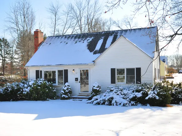 68 Pershing Road, Windsor Locks, CT 06096