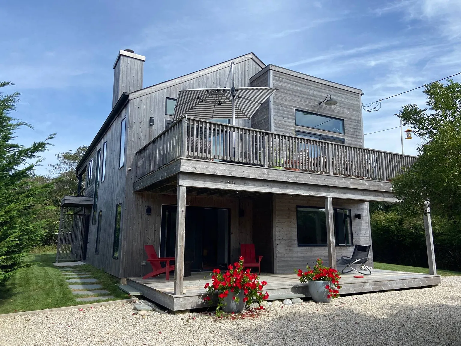 A Surfside Sanctuary Near the Ocean in Montauk — Photo 1