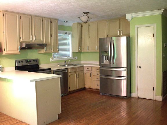 3rd image of 58 Lynn Dr