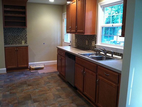 2nd image of 2015 Bluemont Dr