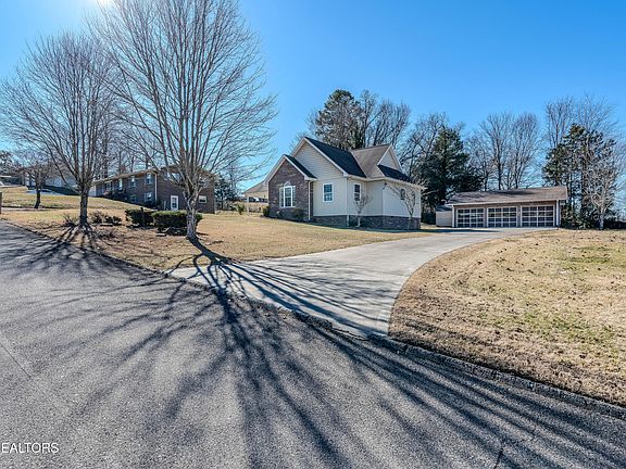2nd image of 905 Chaparral Dr