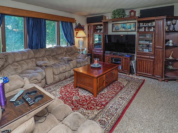 3rd image of 200 Kings Ln