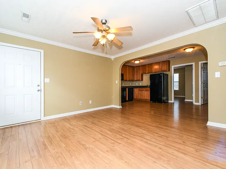 Silver Creek Apartments — Photo 19