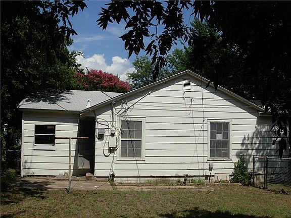 2nd image of 223 Donald St