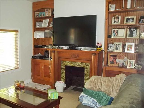 5th image of 1037 Uvilla St