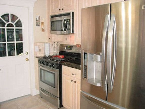 2nd image of 209 Palm Ln