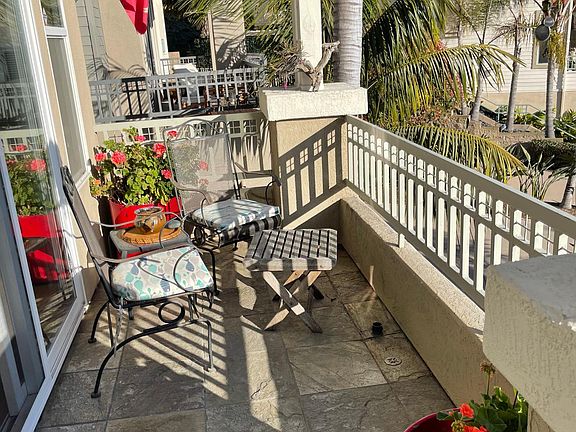 Several cozy balcony areas for breakfast or sunset cocktail