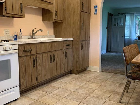 3rd image of 4716 Dumoulin Ave