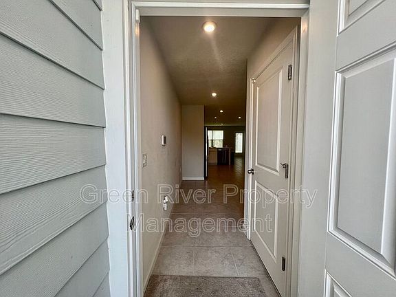 3rd image of 5953 Creekside Crossing Dr