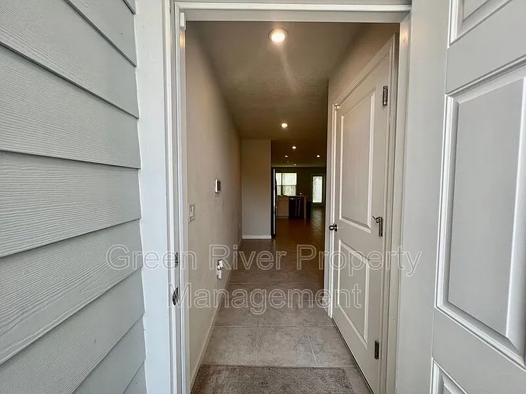 5953 Creekside Crossing Dr — Photo 3