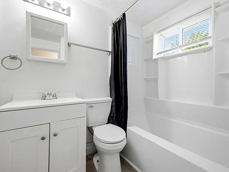 486 Hanley St #A — Photo 7
