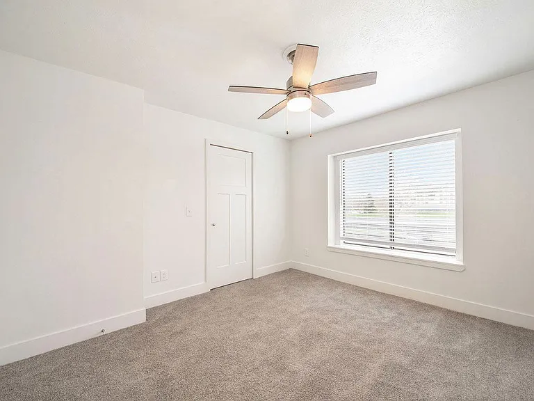 Green Ridge Apartments — Photo 16