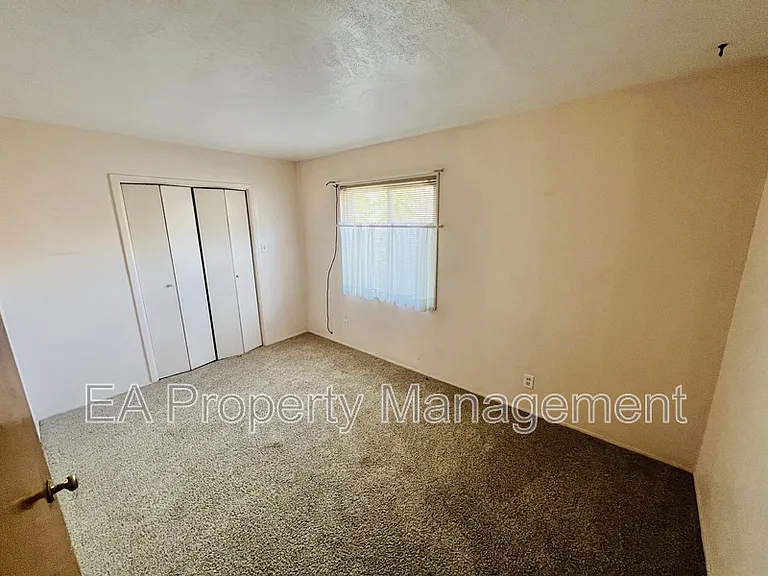 716 Dallas St NE — Photo 10