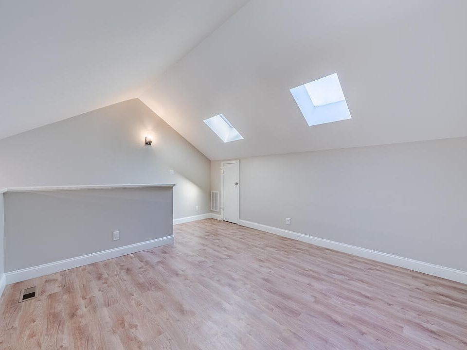 1st image of 705 Gatehouse Ln