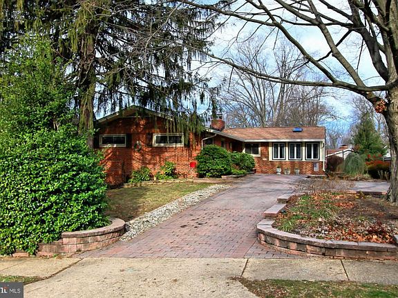 3rd image of 10102 Farmington Dr