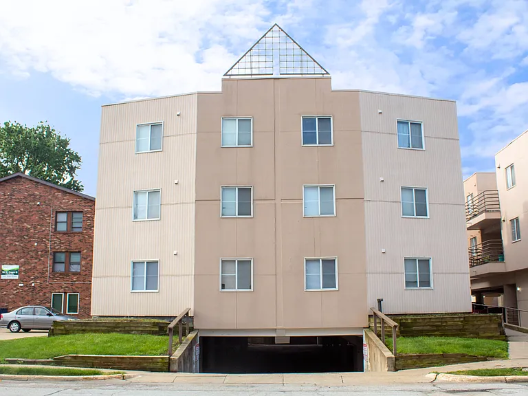 905 W Oregon St — Photo 12