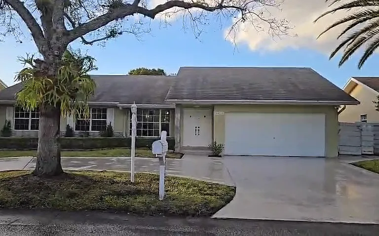 14131 SW 146th Ter — Photo 1