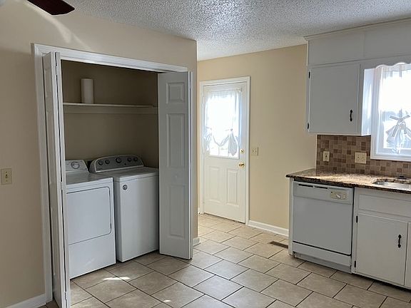 3rd image of 1411 Michelle Dr