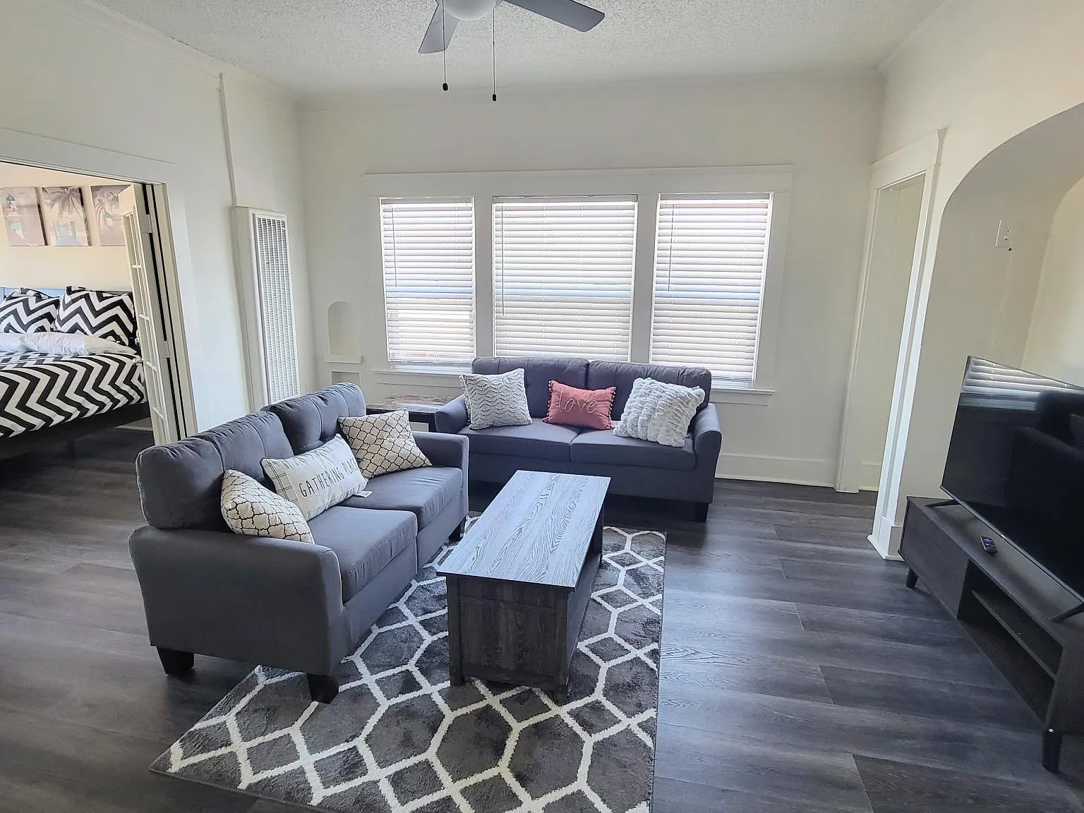 2 bed, 1100 sqft, $2,595 — Photo 2