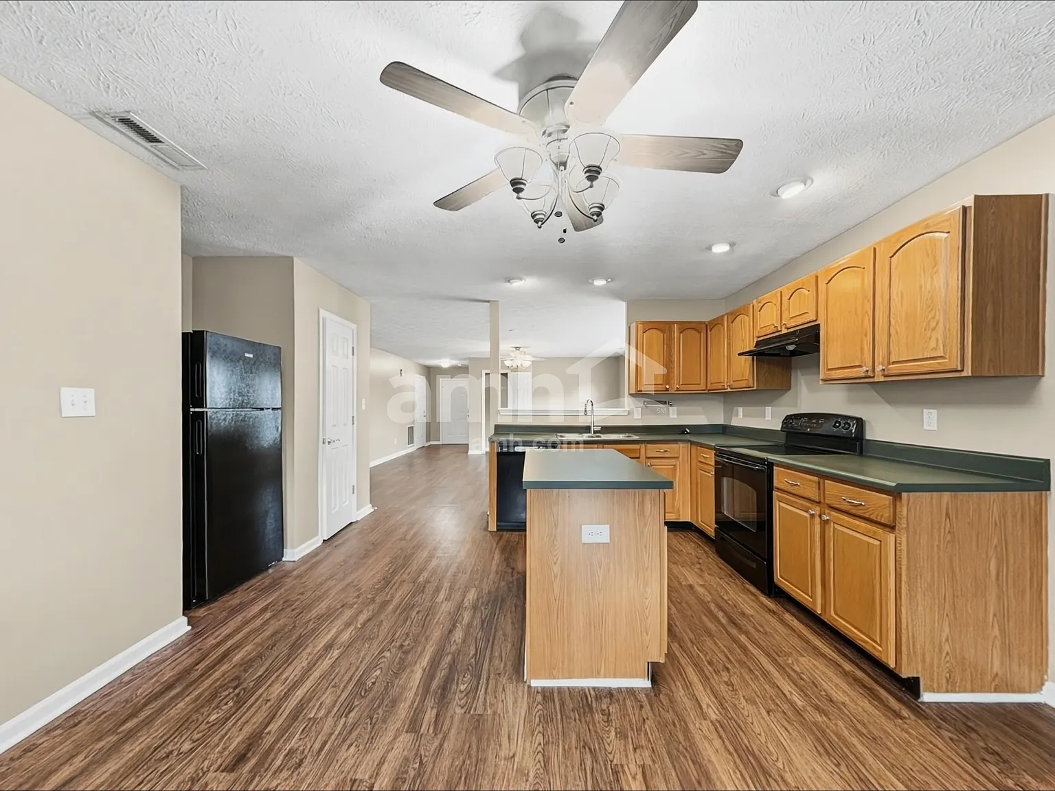 4 bed, 2.0 bath, 1691 sqft, $1,985 — Photo 4