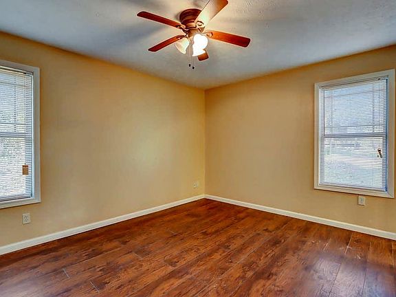 2nd image of 950 Doeskin Dr NW