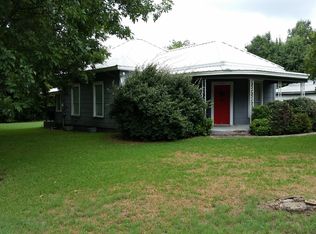 301 E Cheek St, Saint Jo, TX 76265