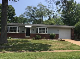 880 Paddock Dr, Florissant, MO 63033