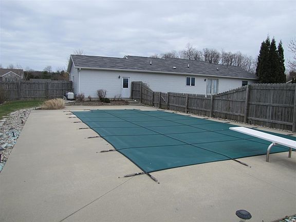 2nd image of 65709 Honeysuckle Ave
