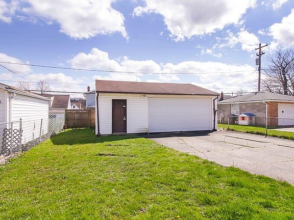 4th image of 2831 Grovewood Ave