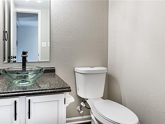 3rd image of 6050 NE Moonstone Dr