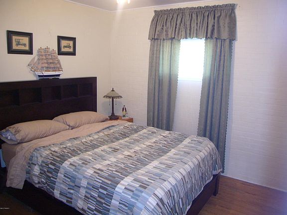 3rd image of 207 Kathryn St