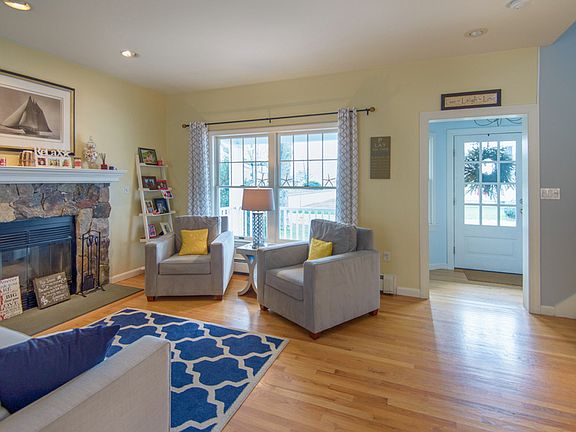 4th image of 2 Blackstone Dr
