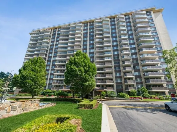 18-15 215th #17H, Bayside, NY 11360