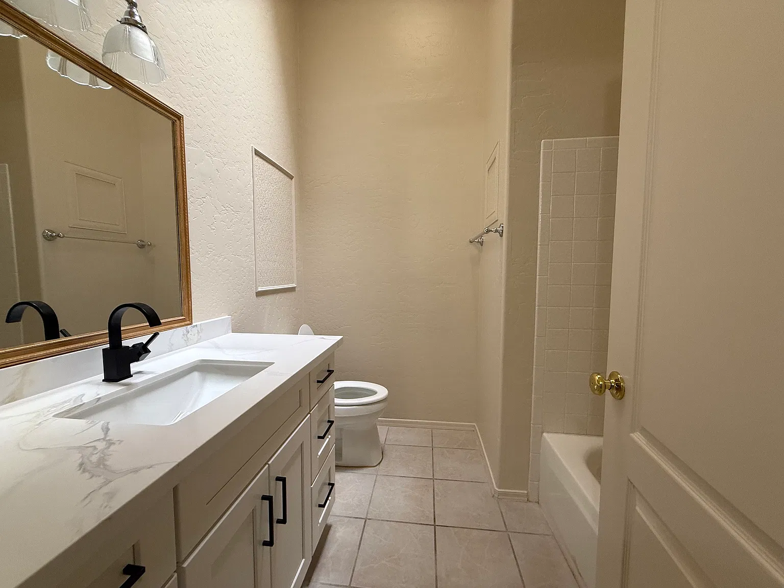 3 bed, 1879 sqft, $2,500 — Photo 2