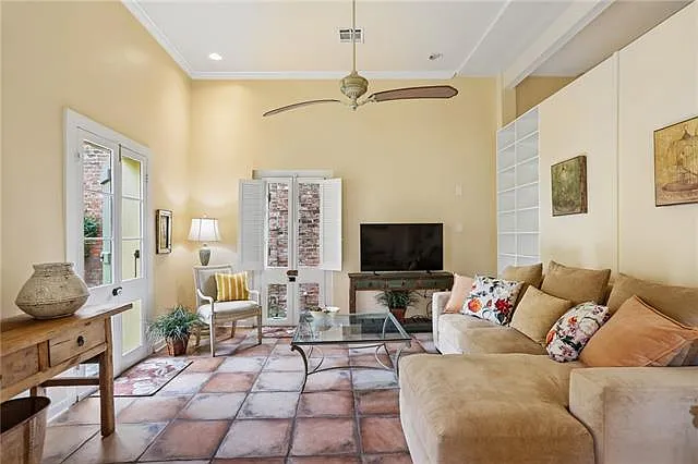 919 Dauphine St #919 — Photo 7