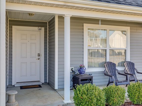 3rd image of 565 Gentle Breeze Ln