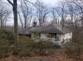 15 Hemlock Rd, Mount Pocono, PA 18344