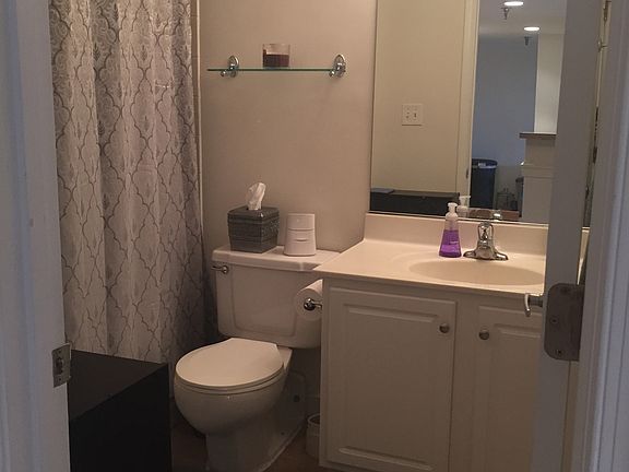 4th image of 2500 E Cary St APT 520