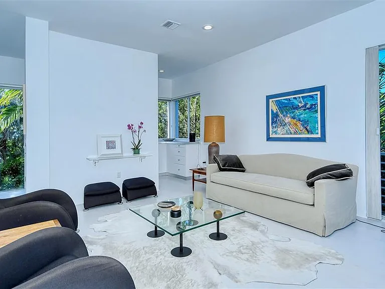213 N Washington Dr — Photo 26