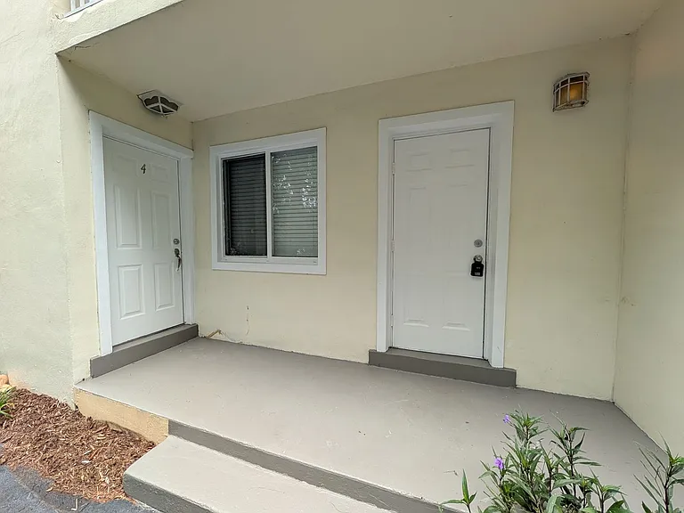 3007 N Andrews Ave — Photo 2