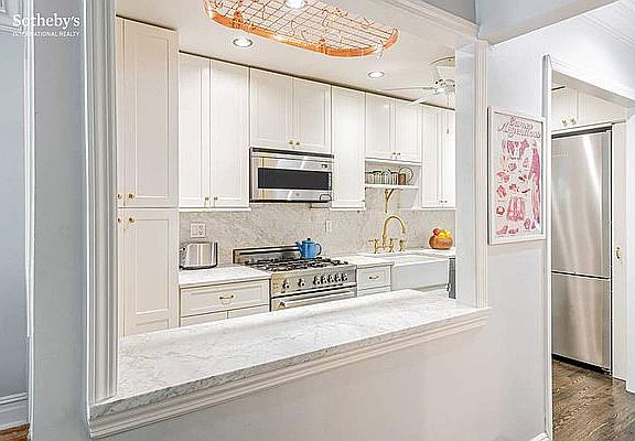 5th image of 464 Warren St #1
