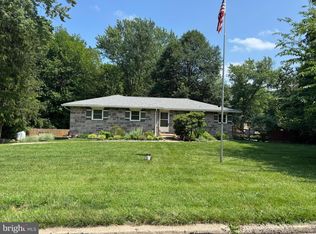 83 Rolling Hills Dr, Holland, PA